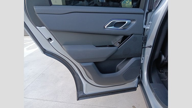 2024 SKLADOVÉ VOZIDLÁ Land Rover Range Rover Velar Hakuba Silver 2.0D 200PS MHEV Dynamic SE AWD 