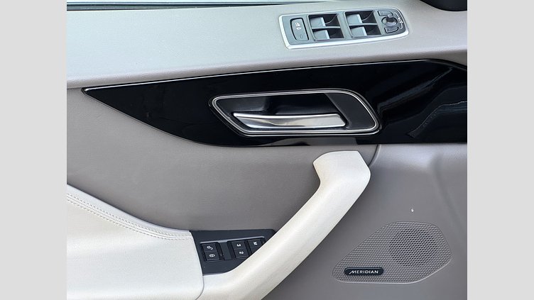 2020 Approved Jaguar F-Pace Santorini Black 25D 
2.0L INGENIUM 240KM TWIN TURBO DIESEL (przekładnia automatyczna)
Napęd AWD PORTFOLIO