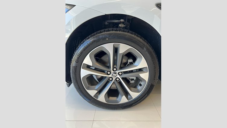 2025 Approved Jaguar F-Pace Fuji White auto Dynamic SE 404PS Automático,