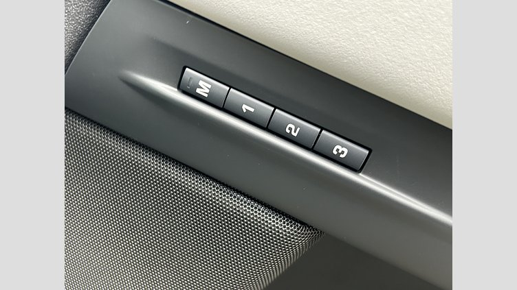 2023 認定中古車 Land Rover Range Rover Evoque アロイオスグレイ D200（ディーゼル） スタンダードホイールベース DYNAMIC SE