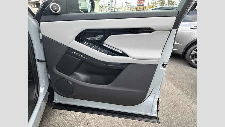 2023 認定中古車 Land Rover Range Rover Evoque アロイオスグレイ D200（ディーゼル） スタンダードホイールベース DYNAMIC SE