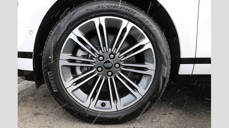2024 認定中古車 Land Rover Range Rover Evoque フジホワイト P300eプラグインハイブリッド（ガソリン） スタンダードホイールベース DYNAMIC HSE