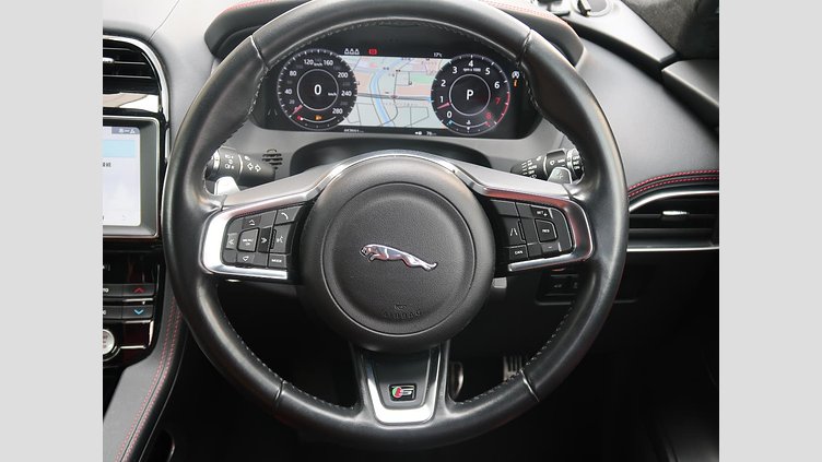 2019 認定中古車 Jaguar F-Pace Santorini Black 3.0 litre V6 Supercharged Petrol S