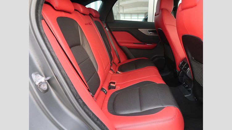 2019 認定中古車 Jaguar F-Pace Santorini Black 3.0 litre V6 Supercharged Petrol S