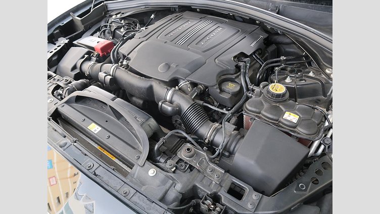 2019 認定中古車 Jaguar F-Pace Santorini Black 3.0 litre V6 Supercharged Petrol S