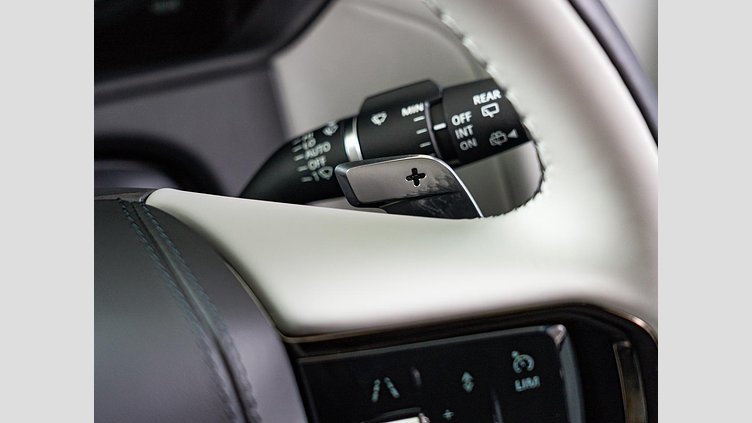 2025 認定中古車 Land Rover Range Rover Velar カルパチアングレイ P400eプラグインハイブリッド（ガソリン） スタンダードホイールベース Dynamic SE