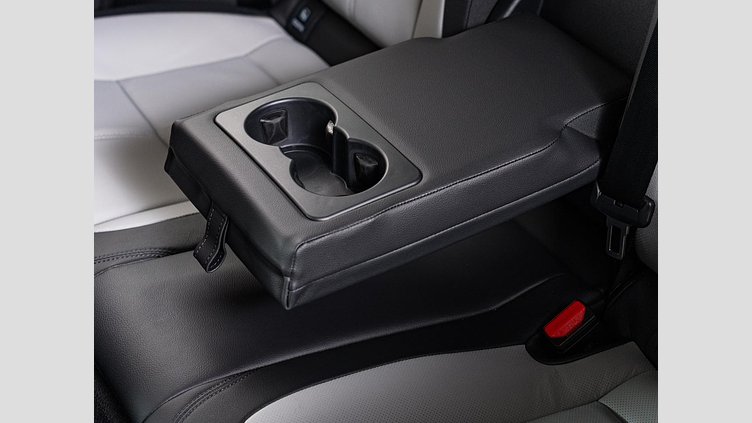 2025 認定中古車 Land Rover Range Rover Velar カルパチアングレイ P400eプラグインハイブリッド（ガソリン） スタンダードホイールベース Dynamic SE