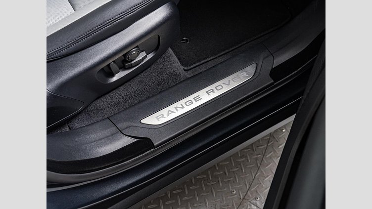 2025 認定中古車 Land Rover Range Rover Velar カルパチアングレイ P400eプラグインハイブリッド（ガソリン） スタンダードホイールベース Dynamic SE