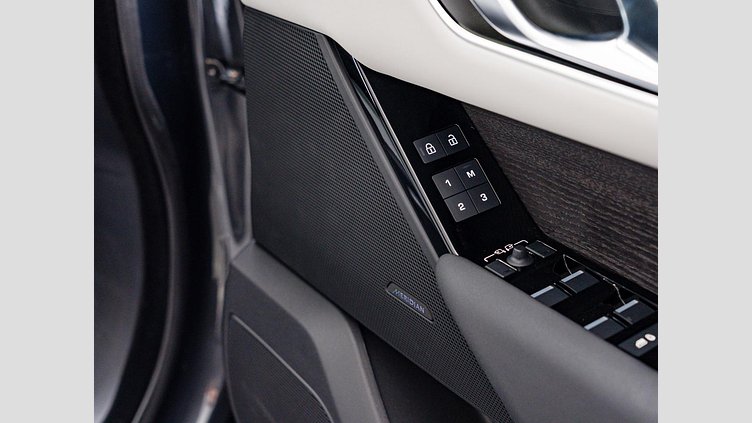 2025 認定中古車 Land Rover Range Rover Velar カルパチアングレイ P400eプラグインハイブリッド（ガソリン） スタンダードホイールベース Dynamic SE