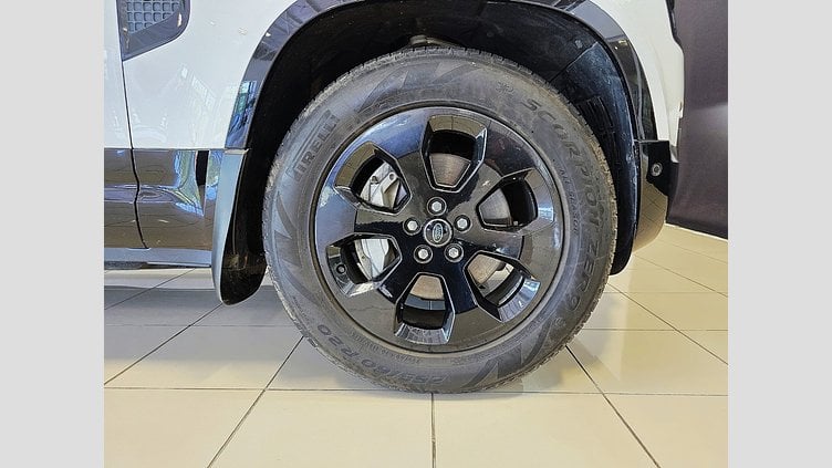 2023 Approved Land Rover Defender 110 Fuji White 4 Wheel drive 110 D300 HSE X-DYNAMIC