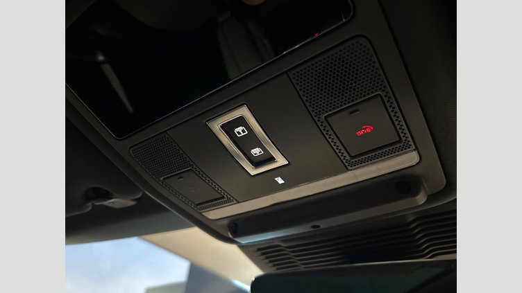2024 認定中古車 Land Rover Range Rover Evoque サントリーニブラック P300eプラグインハイブリッド（ガソリン） スタンダードホイールベース DYNAMIC HSE