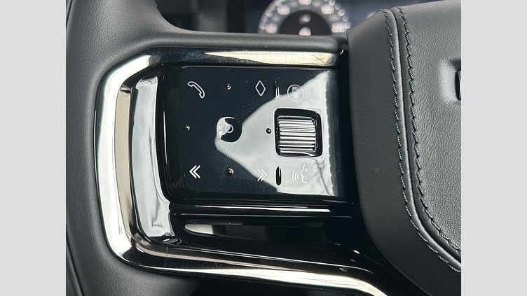 2024 認定中古車 Land Rover Range Rover Evoque フジホワイト P300eプラグインハイブリッド（ガソリン） スタンダードホイールベース DYNAMIC HSE