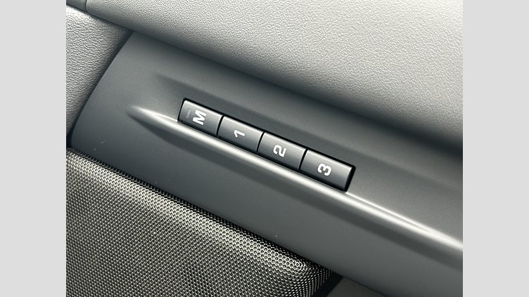 2024 認定中古車 Land Rover Range Rover Evoque フジホワイト P300eプラグインハイブリッド（ガソリン） スタンダードホイールベース DYNAMIC HSE