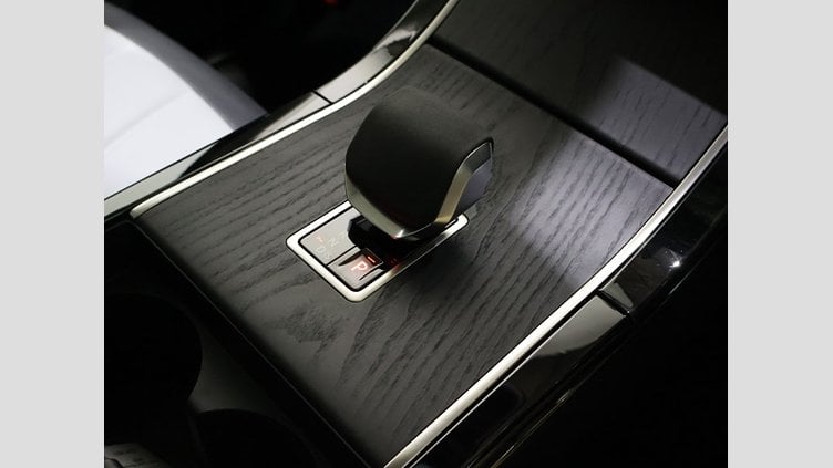 2024 認定中古車 Land Rover Range Rover Evoque オストゥーニパールホワイト D200マイルドハイブリッド（ディーゼル） スタンダードホイールベース DYNAMIC SE