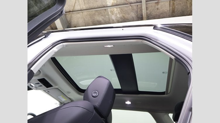 2024 認定中古車 Land Rover Range Rover Evoque オストゥーニパールホワイト D200マイルドハイブリッド（ディーゼル） スタンダードホイールベース DYNAMIC SE