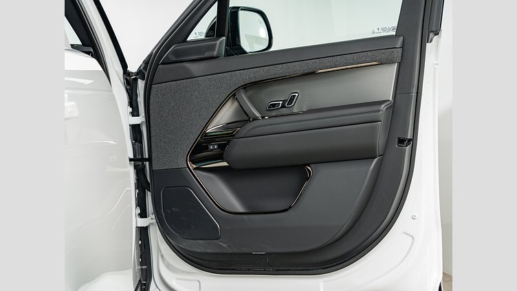 2024 認定中古車 Land Rover Range Rover Sport フジホワイト D300マイルドハイブリッド スタンダードホイールベース Dynamic HSE