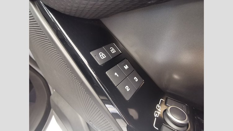 2021 認定中古車 Land Rover Range Rover Velar ハクバシルバー D200 AWD（オートマチック） MHEV 2.0L
