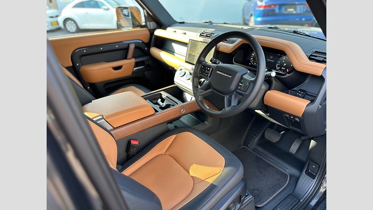 2024 認定中古車 Land Rover Defender 90 カルパチアングレイ D300 AWD（AT） X-DYNAMIC HSE