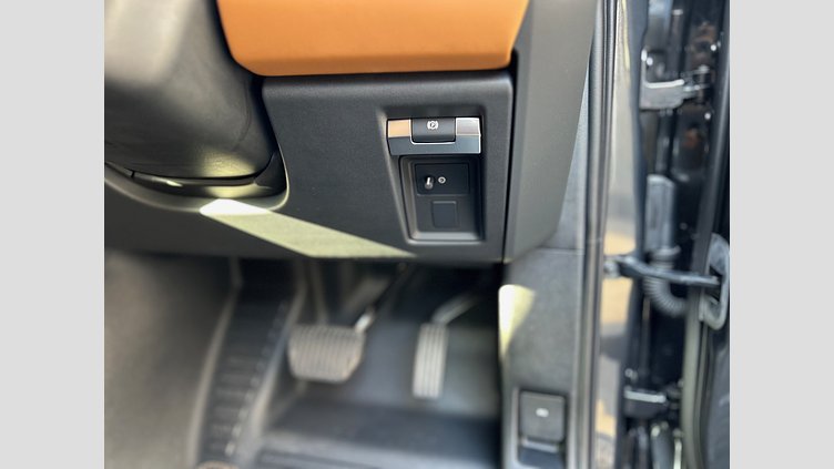 2024 認定中古車 Land Rover Defender 90 カルパチアングレイ D300 AWD（AT） X-DYNAMIC HSE