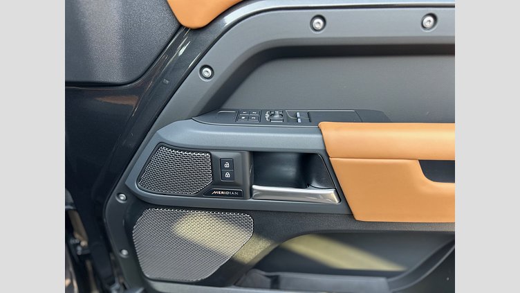 2024 認定中古車 Land Rover Defender 90 カルパチアングレイ D300 AWD（AT） X-DYNAMIC HSE