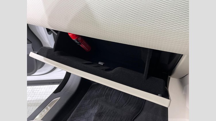 2022 認定中古車 Land Rover Range Rover Velar オストゥーニパールホワイト D200 AWD（オートマチック） MHEV R-DYNAMIC S