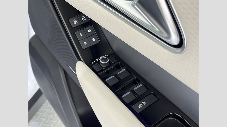 2022 認定中古車 Land Rover Range Rover Velar オストゥーニパールホワイト D200 AWD（オートマチック） MHEV R-DYNAMIC S