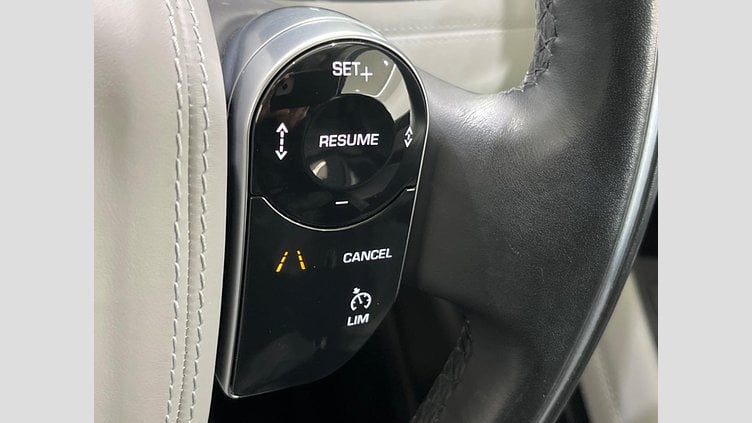 2020 認定中古車 Land Rover Range Rover Evoque インダスシルバー P200 Standard