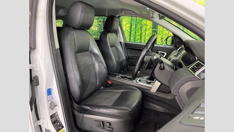 2018 認定中古車 Land Rover Discovery Sport Fuji White 2.0 litre i4D Diesel ゴーアウトエディション