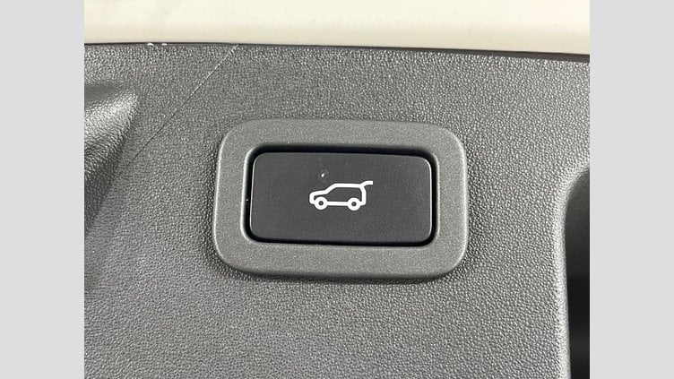 2018 認定中古車 Land Rover Discovery Sport Fuji White 2.0 litre i4D Diesel ゴーアウトエディション