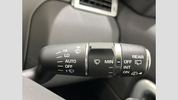 2018 認定中古車 Land Rover Discovery Sport Fuji White 2.0 litre i4D Diesel ゴーアウトエディション