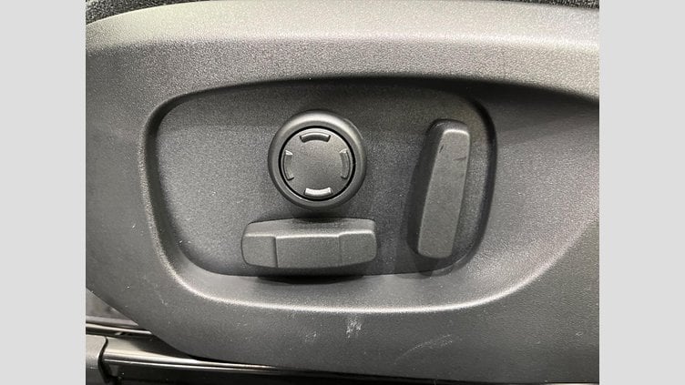2018 認定中古車 Land Rover Discovery Sport Fuji White 2.0 litre i4D Diesel ゴーアウトエディション