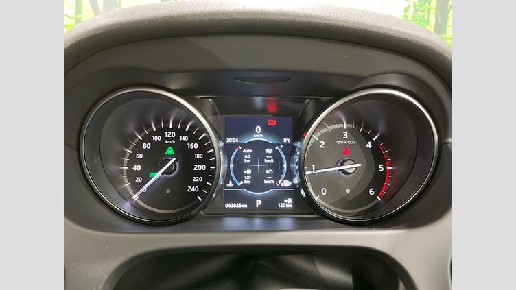 2018 認定中古車 Land Rover Discovery Sport Fuji White 2.0 litre i4D Diesel ゴーアウトエディション
