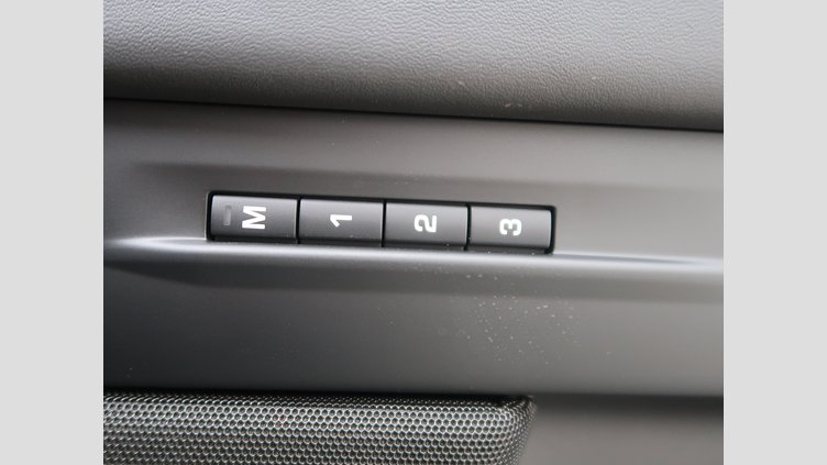 2024 認定中古車 Land Rover Range Rover Evoque サントリーニブラック P300eプラグインハイブリッド（ガソリン） スタンダードホイールベース DYNAMIC HSE