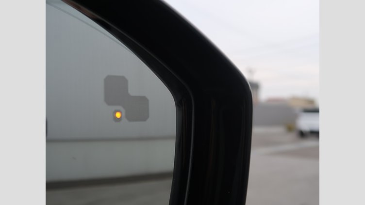 2024 認定中古車 Land Rover Range Rover Evoque サントリーニブラック P300eプラグインハイブリッド（ガソリン） スタンダードホイールベース DYNAMIC HSE