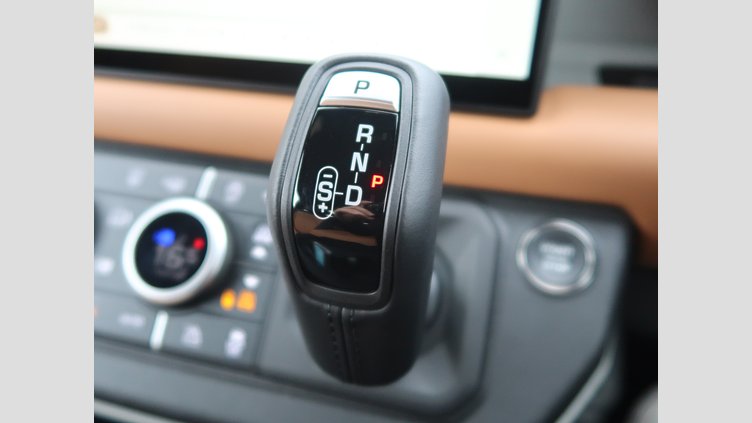 2024 認定中古車 Land Rover Defender 90 カルパチアングレイ D300 AWD（AT） X-DYNAMIC HSE