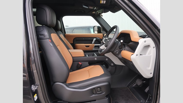 2024 認定中古車 Land Rover Defender 90 カルパチアングレイ D300 AWD（AT） X-DYNAMIC HSE