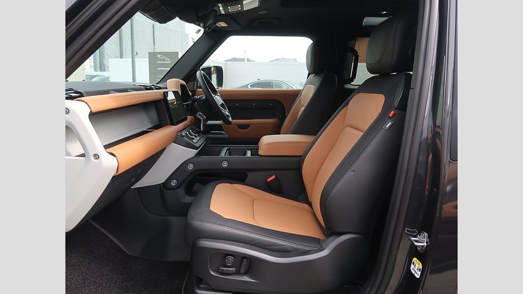 2024 認定中古車 Land Rover Defender 90 カルパチアングレイ D300 AWD（AT） X-DYNAMIC HSE