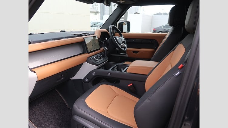 2024 認定中古車 Land Rover Defender 90 カルパチアングレイ D300 AWD（AT） X-DYNAMIC HSE