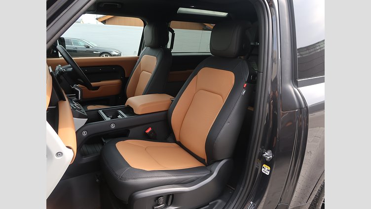 2024 認定中古車 Land Rover Defender 90 カルパチアングレイ D300 AWD（AT） X-DYNAMIC HSE