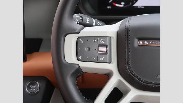 2024 認定中古車 Land Rover Defender 90 カルパチアングレイ D300 AWD（AT） X-DYNAMIC HSE
