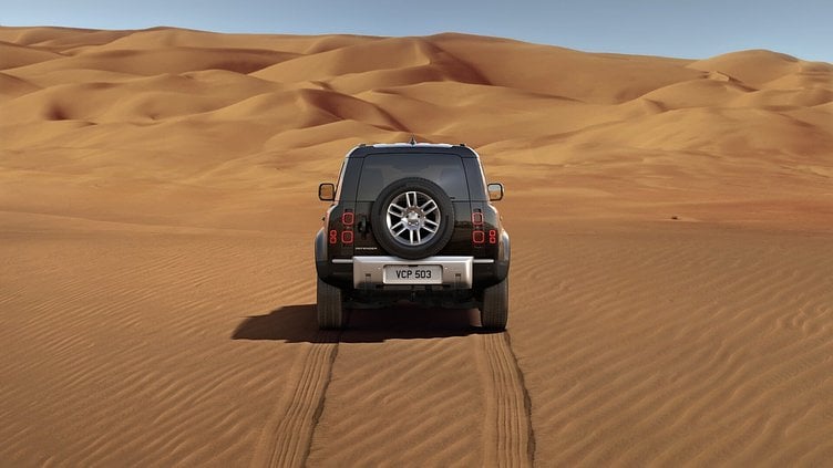 2025 SKLADOVÉ VOZIDLÁ Land Rover Defender 110 Čierna Santorini AWD D200 S