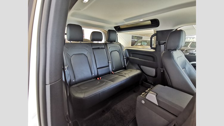 2024 認定中古車 Land Rover Defender 90 フジホワイト P300 AWD（AT） SE