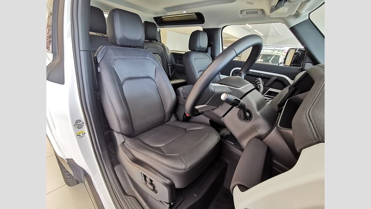 2024 認定中古車 Land Rover Defender 90 フジホワイト P300 AWD（AT） SE