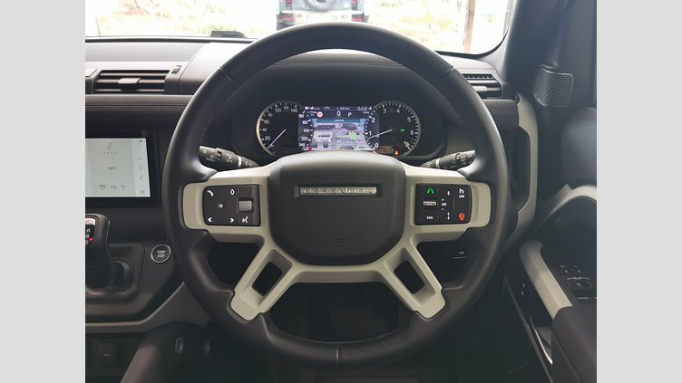 2024 認定中古車 Land Rover Defender 90 フジホワイト P300 AWD（AT） SE