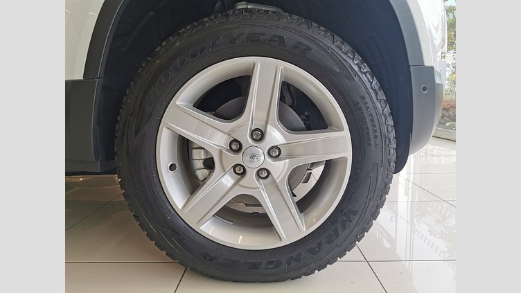 2024 認定中古車 Land Rover Defender 90 フジホワイト P300 AWD（AT） SE