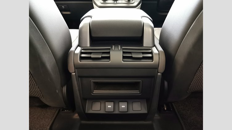 2024 認定中古車 Land Rover Defender 90 フジホワイト P300 AWD（AT） SE
