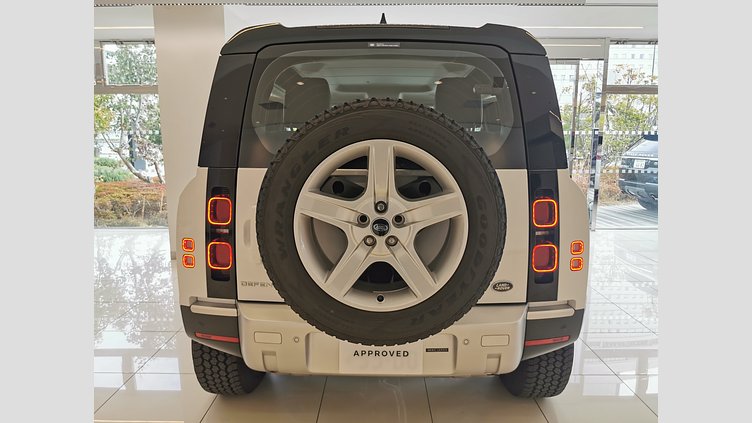 2024 認定中古車 Land Rover Defender 90 フジホワイト P300 AWD（AT） SE