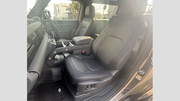 2024 認定中古車 Land Rover Defender 90 シリコンシルバー D300 AWD（AT） X-DYNAMIC SE