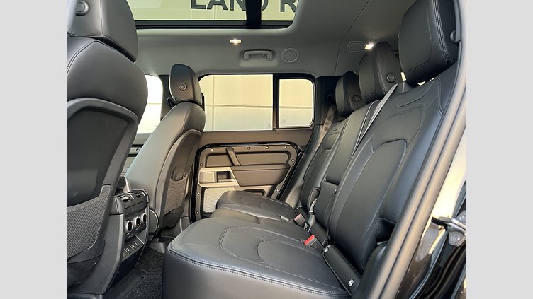 2024 認定中古車 Land Rover Defender 130 サントリーニブラック D300 AWD（AT） SE