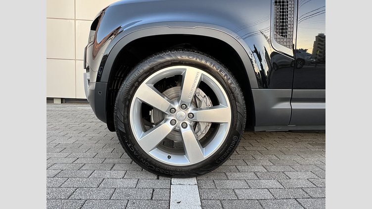 2024 認定中古車 Land Rover Defender 130 サントリーニブラック D300 AWD（AT） SE
